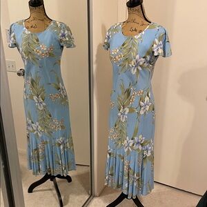 Chic Floral Midi Dress in Soft Blue